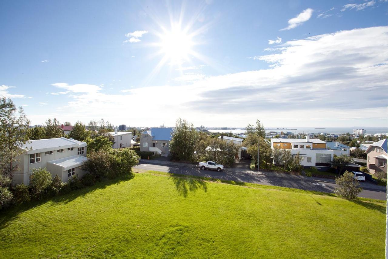 Overlooking The City, Bright & Cozy - Free Parking Reykjavik Exterior photo